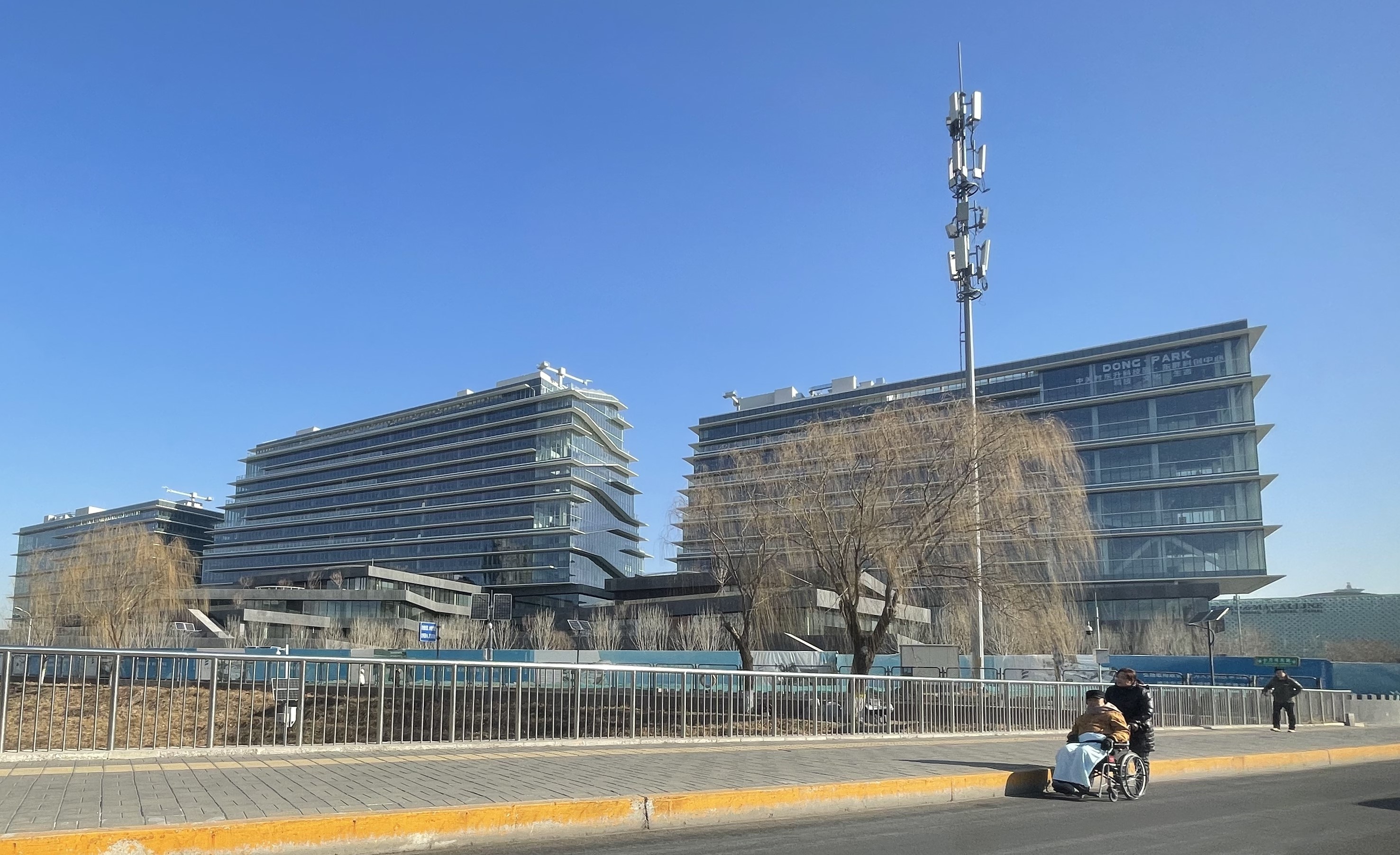 Figure 1: 77m high ©Zhangqingfan